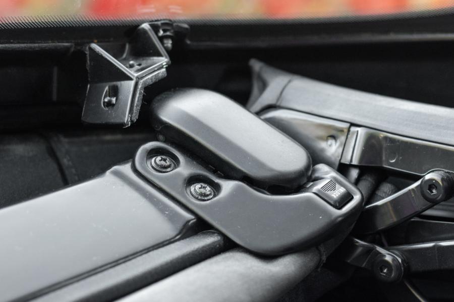 Детали интерьера Mazda Miata Limited Edition (NA) 1993 года  (фото 67 из 121)